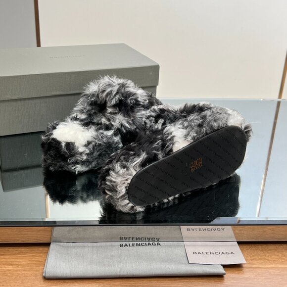 Balenciaga Furry Slide Sandals Black - Picture 5 of 9